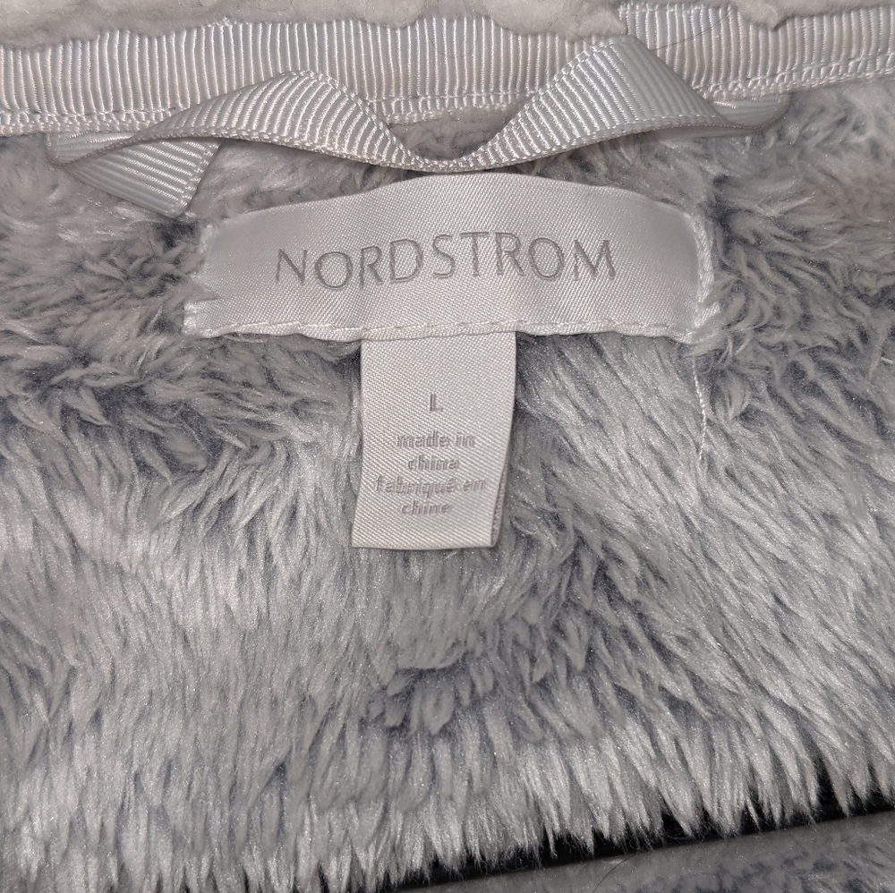 Large Nordstrom women's gray robe